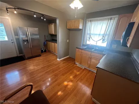 407 E 11th St, Dover, OH 44622 photo 9