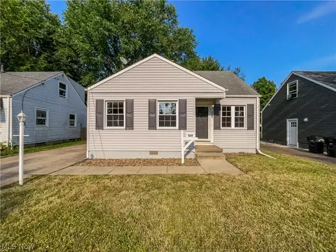 426 Winckles St, Elyria, OH 44035