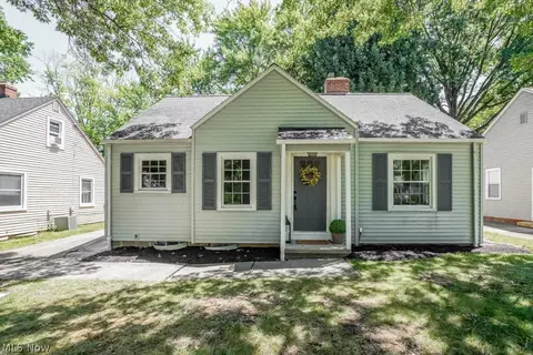 397 Hollywood Ave, Akron, OH 44313