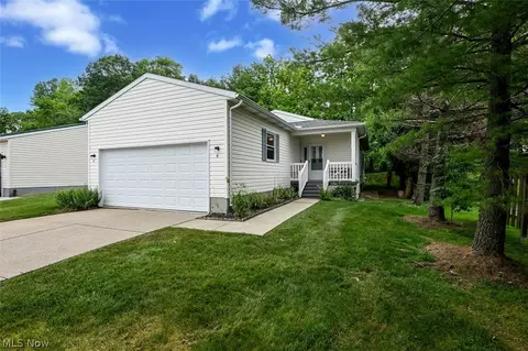 144 F Royal Crest Dr, Seville, OH 44273
