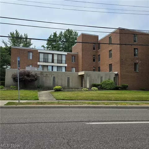 2440 Noble Rd, Cleveland, OH 44121