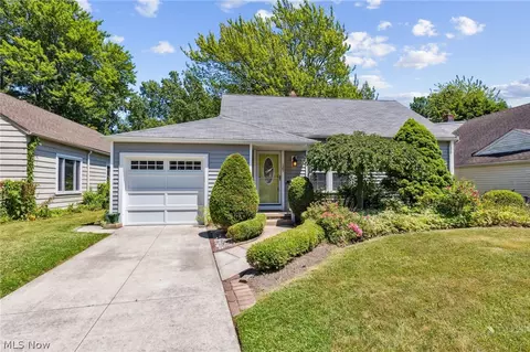125 Beck Rd, Avon Lake, OH 44012