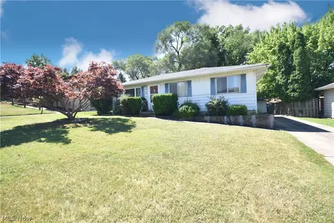 2785 Somia Dr, Parma, OH 44134