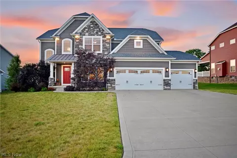 2591 Ledgestone Dr NW, Uniontown, OH 44685