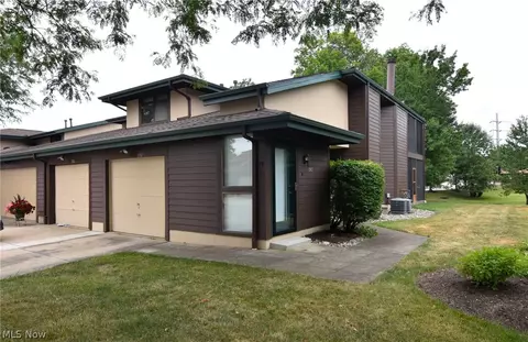190 Teal Trce, Mayfield Heights, OH 44124