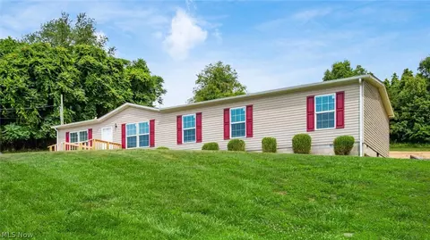 1339 N Dietz Rd, Zanesville, OH 43701