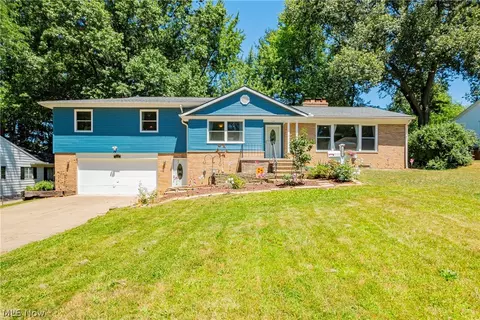 2055 Ganyard Rd, Akron, OH 44313