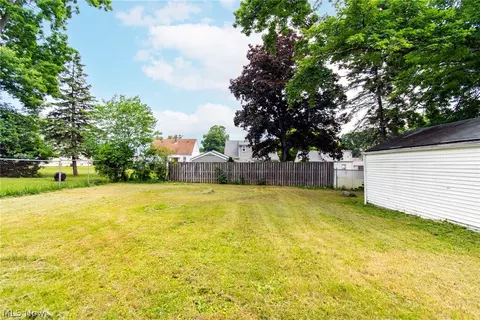 Exterior - 151 Omar St, Struthers, OH 44471 photo 2 of 4