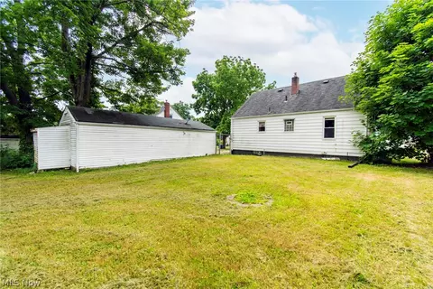 Exterior - 151 Omar St, Struthers, OH 44471 photo 3 of 4