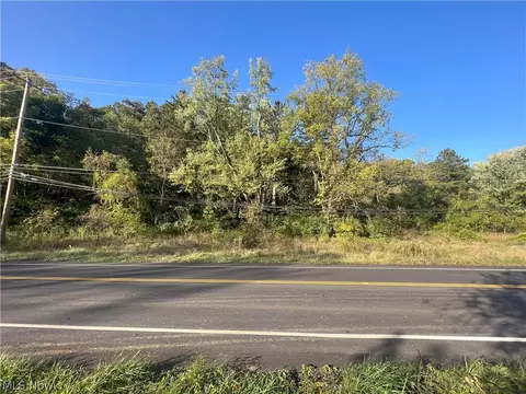 2021 Akron Peninsula Rd, Cuyahoga Falls, OH 44313