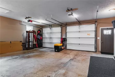 Entry Way - 104 Baker Trl, Vincent, OH 45784 photo 4 of 5
