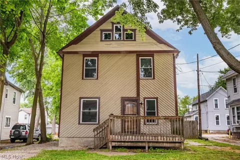 466 Allyn St, Akron, OH 44304