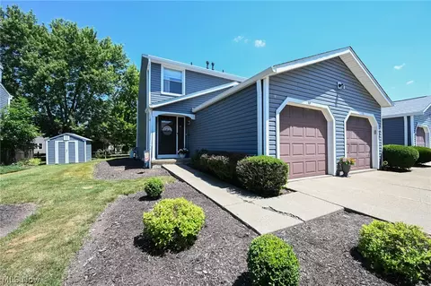 4757 Ledgewood Dr #8F, Medina, OH 44256