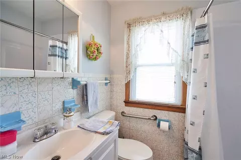 30212 Robert St, Wickliffe, OH 44092 photo 9