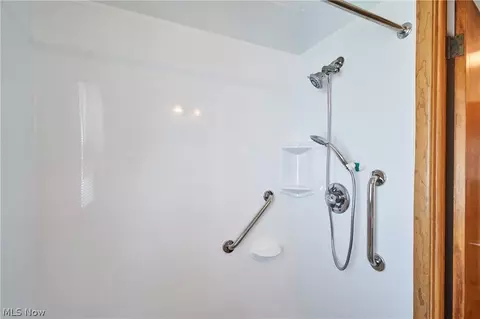 30212 Robert St, Wickliffe, OH 44092 photo 10