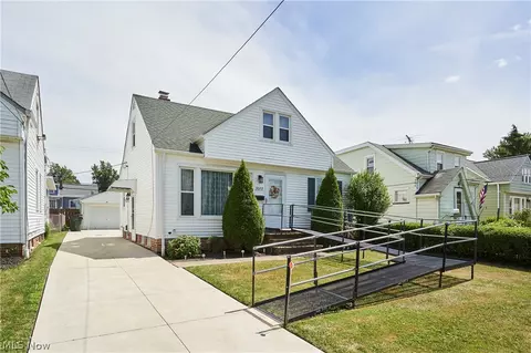 30212 Robert St, Wickliffe, OH 44092