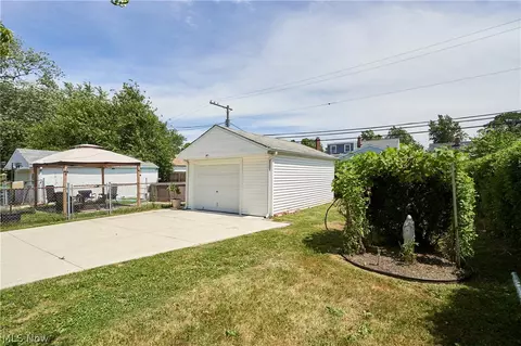 30212 Robert St, Wickliffe, OH 44092 photo 16