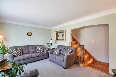 30212 Robert St, Wickliffe, OH 44092 photo 4