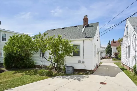 30212 Robert St, Wickliffe, OH 44092 photo 14