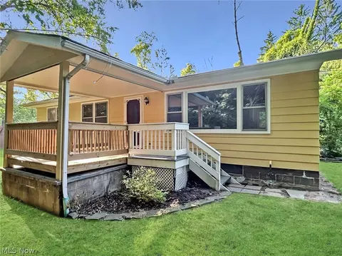 8372 Lewis Rd, Olmsted Falls, OH 44138