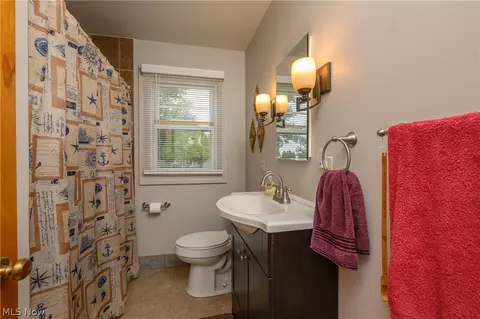 Bath - 145 Valleyview Ave NW, Canton, OH 44708 photo 1 of 2