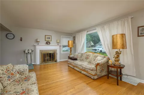 Living - 145 Valleyview Ave NW, Canton, OH 44708 photo 1 of 3