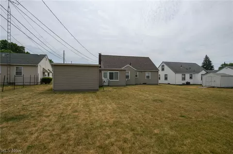 Exterior - 145 Valleyview Ave NW, Canton, OH 44708 photo 2 of 3