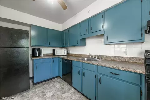 Kitchen - 145 Valleyview Ave NW, Canton, OH 44708 photo 2 of 3