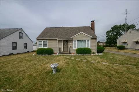Exterior - 145 Valleyview Ave NW, Canton, OH 44708 photo 1 of 3