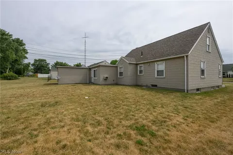 Exterior - 145 Valleyview Ave NW, Canton, OH 44708 photo 3 of 3