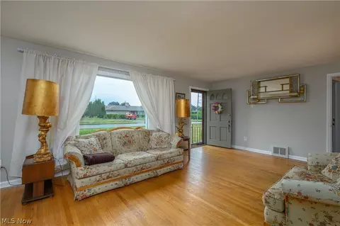 Living - 145 Valleyview Ave NW, Canton, OH 44708 photo 2 of 3