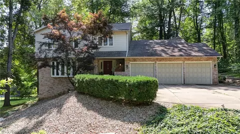 4680 Charlane Cir NW, Canton, OH 44718