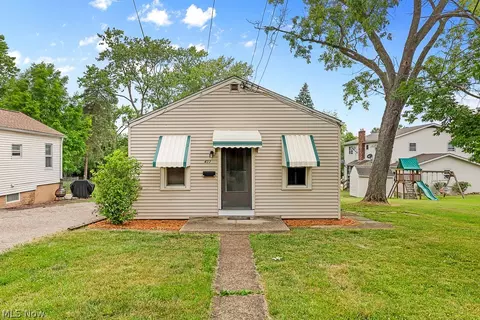 433 E North St, Medina, OH 44256