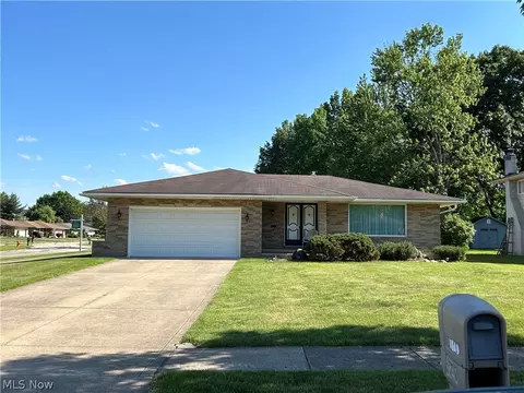 3640 Dorset Dr, Brooklyn Heights, OH 44131