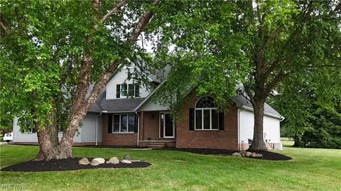 931 River Rd, Hinckley, OH 44233