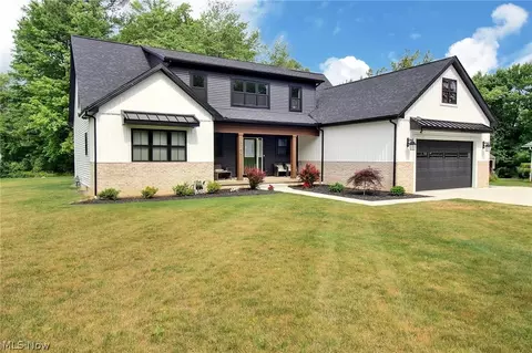 3760 Belmont Rd, Woodmere, OH 44122