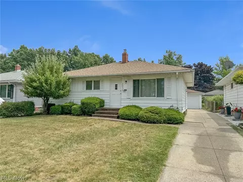 26432 Aaron Dr, Euclid, OH 44132