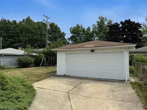 Exterior - 26432 Aaron Dr, Euclid, OH 44132 photo 3 of 4