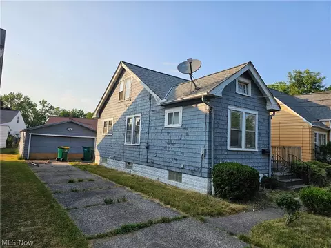 16101 Raymond St, Maple Heights, OH 44137