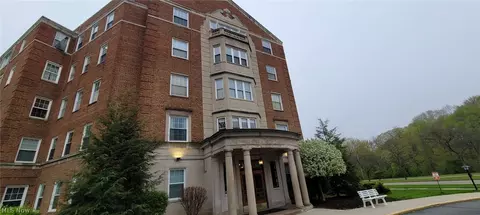 13800 Fairhill Rd #418, Shaker Heights, OH 44120