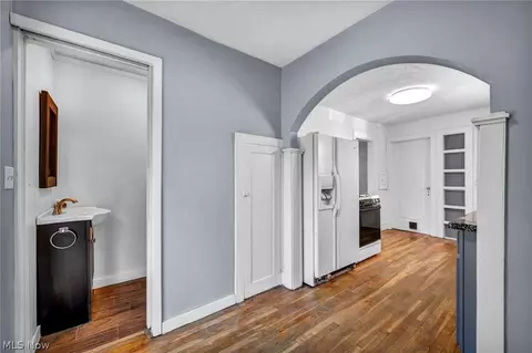 Entry Way - 1617 Hampton Rd, Akron, OH 44305 photo 2 of 2