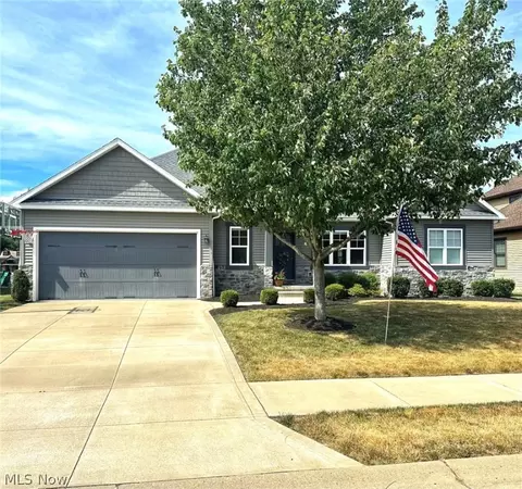 1051 Laurel Green Dr NE, North Canton, OH 44720