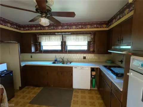 Kitchen - 1425 Eastern Rd, Rittman, OH 44270 photo 3 of 3