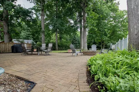 635 Lloyd Rd, Wickliffe, OH 44092 photo 4
