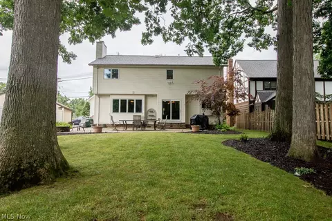 635 Lloyd Rd, Wickliffe, OH 44092 photo 2