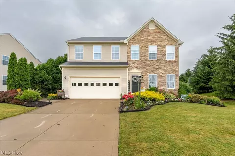 1669 Seabiscuit Dr NE, Canton, OH 44721