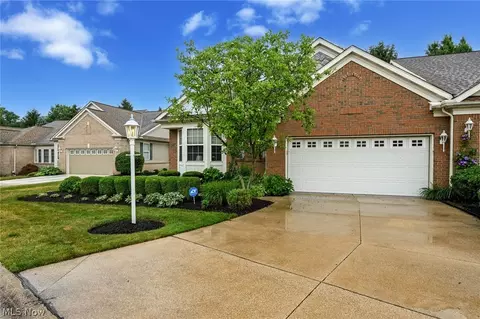 278 Stone Bridge Dr, Sagamore Hills, OH 44067