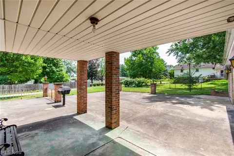 550 Edison St, Struthers, OH 44471 photo 21