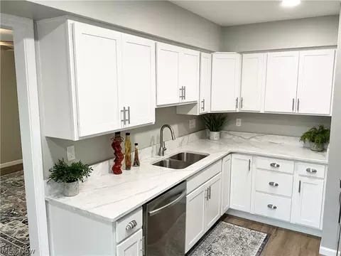414 Ohio St, Elyria, OH 44035 photo 2