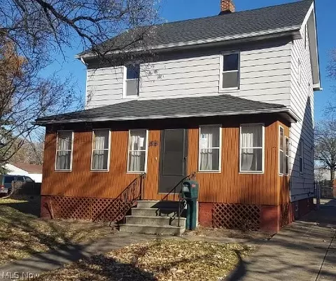 1525 E 195th St, Euclid, OH 44117